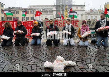 Padua, February 9th, 2024. Innauguration of the Academic Year, The police prevent the students from approaching the University premises during the celebrations. The students contest the Rector's choice of inviting the Minister of Justice Carlo Nordio. they also protest against the University of Padua that carries on research projects for military purposes. Flash mob Palestinian children killed. Credits : Ferdinando Piezzi/Alamy Live News Stock Photo