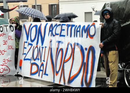 Padua, February 9th, 2024. Innauguration of the Academic Year, The police prevent the students from approaching the University premises during the celebrations. The students contest the Rector's choice of inviting the Minister of Justice Carlo Nordio. they also protest against the University of Padua that carries on research projects for military purposes. Credits : Ferdinando Piezzi/Alamy Live News Stock Photo