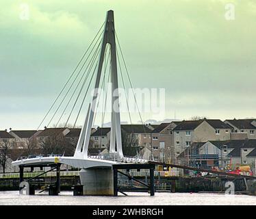 Glasgow, Scotland, UK. 9tht February, 2024.  he Govan-Partick Bridge project includes the construction of a new pedestrian/cycle bridge over the River Clyde Cloudy riverside and Dancing wave the longest mural in the city celebrates the heritage of the river clyde and runs along its bank illustrating its sites and history where the new bridge to govan is being built beside the museum and the clipper ship glenlee whilst the navy newest warship hms glasgow is being built on the other bank by bae systems. Credit Gerard Ferry/Alamy Live News Stock Photo