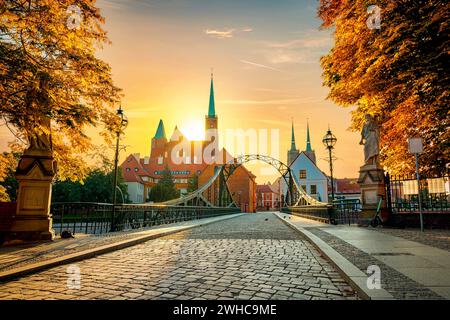Tumski bridge and Holy Cross church in Wroclaw Stock Photo