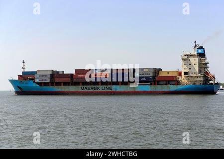 Container ship MAERSK AVON year of construction 1999, 155m length, in harbour, Fort Cochin, Cochin, Kerala, South India, India Stock Photo