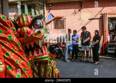 Manila, Philippines. 09th Feb, 2024. A dragon prop seen on the street of Chinatown. Chinese New Year, also known as the Spring Festival, it celebrates the beginning of a new year on the traditional Chinese calendar. It's one of the most important holidays in Chinese culture. In the Philippines, the Filipino and Chinese community and in Binondo, the Chinatown District of Manila. It is the world's oldest Chinatown in the world, established by the Spaniards in 1594. (Photo by Ryan Eduard Benaid/SOPA Images/Sipa USA) Credit: Sipa USA/Alamy Live News Stock Photo