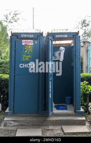 KENYA, Nairobi, slum Mukuru, Fresh Life Choo Toilets gives slum ...