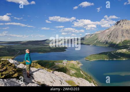 Woman at Bear's Hump viewpoint overlooking the Prince of Wales Hotel and Middle Waterton Lake, Mount Crandell, Waterton Lakes National Park, Alberta, Canada Stock Photo