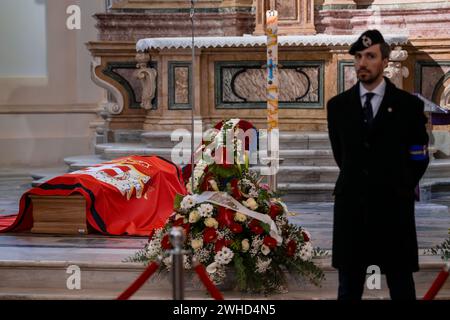 Venaria Reale, Italy. 9 February 2024. The coffin of Vittorio Emanuele of Savoy lies in state on the eve of his funeral ceremony. Vittorio Emanuele of Savoy was the son of Umberto II of Savoy, the last king of Italy, and he died in Geneva on February 3, 2024. Credit: Nicolò Campo/Alamy Live News Stock Photo