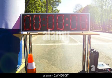 Sports electronic board on start. Countdown. Electronic stop watch, Digital  scoreboard. The concept of time is over, the beginning. Start Stock Photo