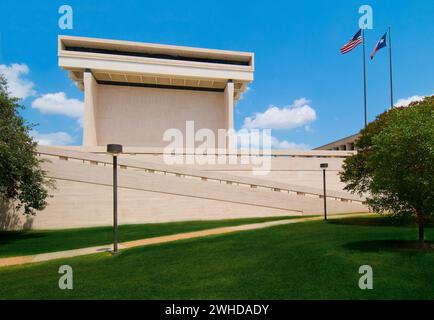 Lyndon Baines Johnson Library and Museum (also LBJ Library and Museum) contains over 45 million pages of historical documents, was built 1971 on 30 ac Stock Photo