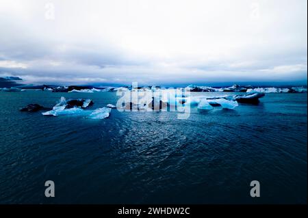 Icebergs in the Jokulsarlon glacier lagoon, Iceland Stock Photo