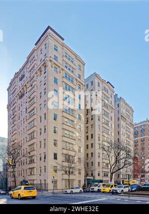 829 and 829 Park Avenue, part of the Upper East Side Historic District, were designed by Pickering & Walker and completed in 1911. Stock Photo