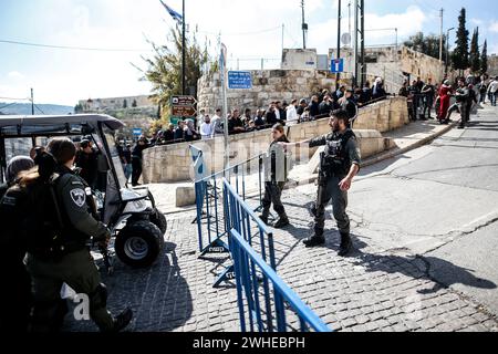 Jerusalem, Israel. 09th Feb, 2024. Members of the Israeli security forces stand on guard as Muslim worshippers wait at a checkpoint near Lion's Gate to enter the Al-Aqsa Mosque compound before the Friday noon prayer, in Jerusalem amid the ongoing battles between Israel and the Palestinian group Hamas Israeli forces take security measures as the Palestinians perform Friday prayers on a street at Ras Al-Amud neighborhood in Jerusalem. Credit: SOPA Images Limited/Alamy Live News Stock Photo
