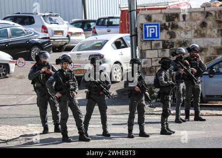 Jerusalem, Israel. 09th Feb, 2024. Members of the Israeli security forces stand on guard at the checkpoint near Lion's Gate during the Friday noon prayer, in Jerusalem amid the ongoing battles between Israel and the Palestinian group Hamas. Israeli forces take security measures as the Palestinians perform Friday prayers on a street at Ras Al-Amud neighborhood in Jerusalem. Credit: SOPA Images Limited/Alamy Live News Stock Photo