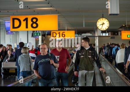 '09.07.2019, Netherlands, North Holland, Amsterdam - Gates and escalators in the transit area at Amsterdam Airport Schiphol (AMS). 00A190709D062CAROEX Stock Photo