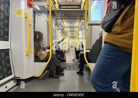 '24.11.2023, Germany, Berlin, Berlin - People in a subway on line 2. 00S231124D141CAROEX.JPG [MODEL RELEASE: NO, PROPERTY RELEASE: NO (c) caro images Stock Photo