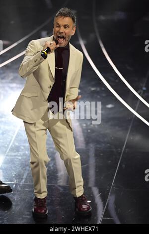 Sanremo, Italia. 10th Feb, 2024. Nek performer during the 74th edition of the SANREMO Italian Song Festival at the Ariston Theatre in Sanremo, northern Italy - Friday, FEBRUARY 9, 2024. Entertainment. (Photo by Marco Alpozzi/LaPresse) Credit: LaPresse/Alamy Live News Stock Photo