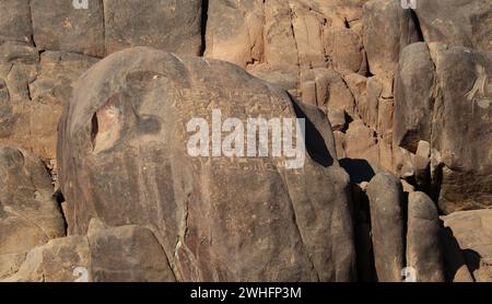 ancient egyptian hieroglyphs carved on the rocks Stock Photo - Alamy