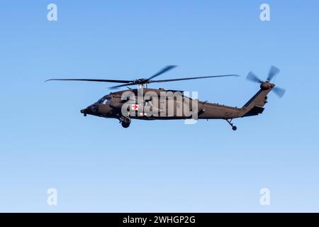 US Air Force Sikorsky Blackhawk Hubschrauber Flughafen Split in Kroatien Split, Kroatien - 29. Mai 2023: Ein Sikorsky Blackhawk Hubschrauber der US Air Force mit dem Kennzeichen 20-21132 auf dem Flughafen Split SPU in Kroatien. *** US Air Force Sikorsky Blackhawk helicopter Split Airport in Croatia Split, Croatia 29 May 2023 A Sikorsky Blackhawk helicopter of the US Air Force with the license plate 20 21132 at Split SPU Airport in Croatia Stock Photo