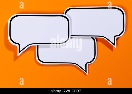 Sprechblasen mit Textfreiraum Copyspace als Kommunikation Information Konzept reden Stuttgart, Deutschland - 16. Januar 2024: Sprechblasen mit Textfreiraum Copyspace als Kommunikation Information Konzept reden in Stuttgart, Deutschland. *** Speech bubbles with text free space Copyspace as communication Information concept talking Stuttgart, Germany January 16, 2024 Speech bubbles with text free space Copyspace as communication Information concept talking in Stuttgart, Germany Stock Photo