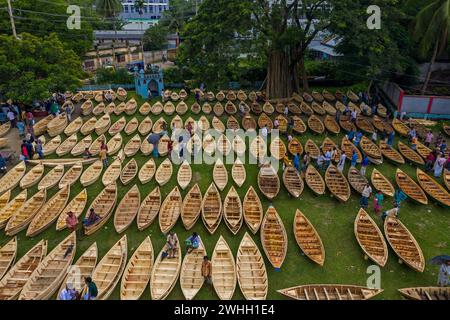 Aerial view of hundreds of small wooden boats are lined up for sale at the largest traditional boat market in Manikganj, Bangladesh. Stock Photo