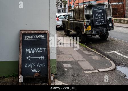 KIng's Road Yard Street Market, Pontcanna, Cardiff. Sign Farmers market, pop ups, arts, crafts, food. Concept retail, artisan food, crafts. community. Stock Photo