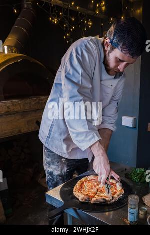 Chef making artisanal Pizza. KIng's Road Yard Street Market, Pontcanna, Cardiff. Farmers market. Tom's Pizza. Artisanal food. Stock Photo