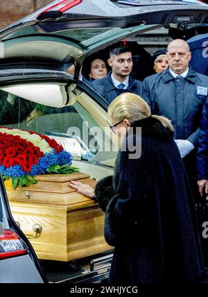 Turin, Italien. 10th Feb, 2024. HRH Princess Marina Ricolfi Doria of Savoy accompany the coffin outside at the Duomo di Torino, on February 10, 2024, after the funeral ceremony of HRH Prince Vittorio Emanuele of Savoy (12-2-1937  3-2-2024), the last Crown Prince of Italy Credit: Albert Nieboer/Netherlands OUT/Point de Vue OUT/dpa/Alamy Live News Stock Photo