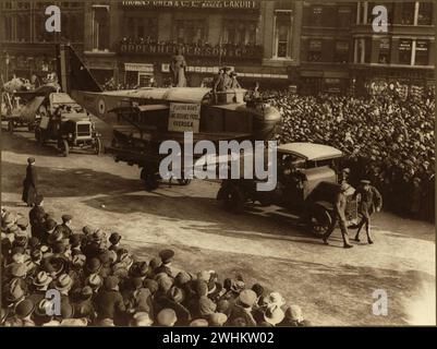 Military parade float of the 'Flying Boat' during World War I.  Large crowd watching parade go by.  Images from Canadian Forces in First World War London 1918 Stock Photo