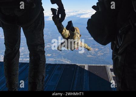 Members of the U.S. Army 20th Special Forces Group execute HALO and Static Line jumps out of a U.S. Army CH-47 Chinook Helicopter assigned to the Bravo Company, 1-169th Aviation over an undisclosed location, Oct. 14, 2023. The jumps were part of a training exercise to keep members currency up to date. (U.S. Air National Guard photo by Staff Sgt. Nicholas Faddis) Stock Photo