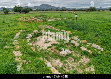 Talaiot techado.Yacimiento arqueologico de Hospitalet Vell. 1000-900 antes de Jesucristo. Majorca Stock Photo