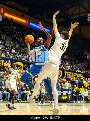 UCLA guard Sebastian Mack (12) shoots over Southern California guard ...