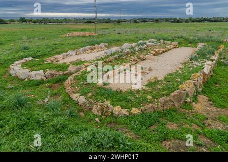 Talaiot techado.Yacimiento arqueologico de Hospitalet Vell. 1000-900 antes de Jesucristo. Majorca Stock Photo