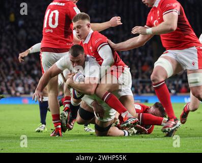 London, UK. 01st Feb, 2018. England's Ben Earl (Saracens)goes over for his Try during Guiness 6 Nations Rugby match between England against Wales at Twickenham stadium, London on 11th February, 2024 Credit: Action Foto Sport/Alamy Live News Stock Photo