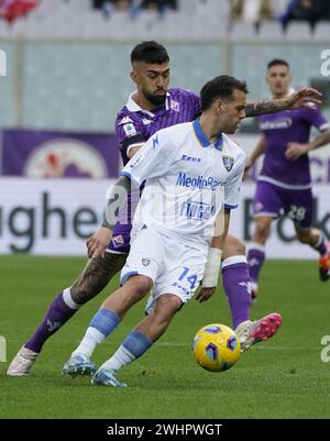 Firenze, Italia. 11th Feb, 2024. Foto Marco Bucco/LaPresse 11 Febbraio 2024 - Firenze, Italia Sport, Calcio Fiorentina vs Frosinone - Campionato italiano di calcio Serie A TIM 2023/2024 - Stadio Artemio Franchi. Nella foto: Nicolas Gonzalez contrastato da Francesco Gelli Photo Marco Bucco/LaPresse February 11, 2023 - Florence, Italy Sport, Soccer Fiorentina vs Frosinone - Italian Serie A Football Championship 2023/2024 - Artemio Franchi Stadium. In the photo: Nicolas Gonzalez challenges Francesco Gelli Credit: LaPresse/Alamy Live News Stock Photo