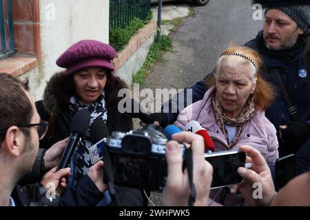 Altavilla Milicia ( Palermo) 11 Febbraio 2024  Triplice omicidio ad Altavilla Milicia - uomo uccide la moglie e i due figli  nella foto :  la zia e la nonna della moglie Stock Photo