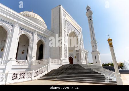 Inscription in Arabic Praise be to God who brings tears to the sheep around the heat on an Islamic mosque Stock Photo