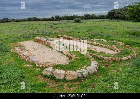 Talaiot techado.Yacimiento arqueologico de Hospitalet Vell. 1000-900 antes de Jesucristo. Majorca Stock Photo