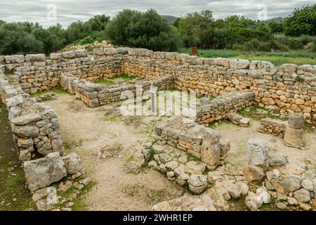 Talaiot techado.Yacimiento arqueologico de Hospitalet Vell. 1000-900 antes de Jesucristo. Majorca Stock Photo