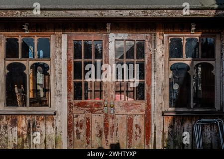 Artists' Hut. KIng's Road Yard Street Market, Pontcanna, Cardiff.  Farmers market, pop ups, arts, crafts, food. Concept artisan food, arts & crafts. Stock Photo