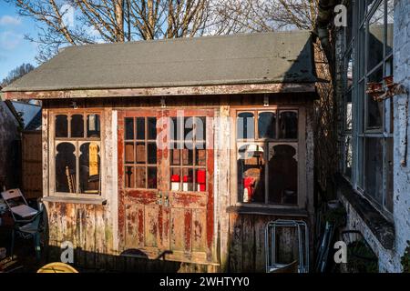 Artists' Hut. KIng's Road Yard Street Market, Pontcanna, Cardiff.  Farmers market, pop ups, arts, crafts, food. Concept artisan food, arts & crafts. Stock Photo