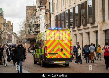 Ambulance driving down Oxford High Street Stock Photo