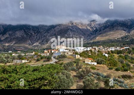Psiloritis mountain with low cloud coverage and the traditional village of Fourfouras, in central Crete island, very close to Rethymno town, in Greece Stock Photo
