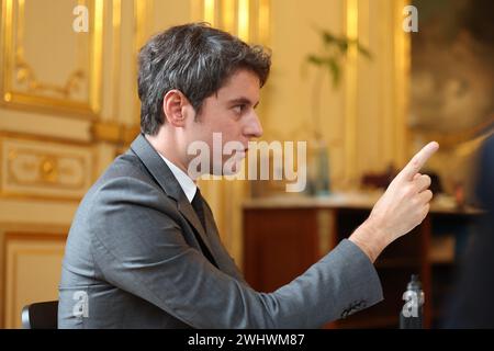 Paris, France. 10th Feb, 2024. © PHOTOPQR/LE PARISIEN/Arnaud Journois ; PARIS ; 10/02/2024 ; POLITIQUE, 10/02/2024, HOTEL DE MATIGNON, ENTRETIEN AVEC LE PREMIER MINISTRE GABRIEL ATTAL Paris, France, feb 10th 2024 French prime minister Gabrie Attal in his office at Matignon hotel Credit: MAXPPP/Alamy Live News Stock Photo