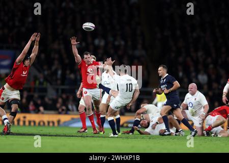 Twickenham, UK. 10th Feb, 2024. George Fordl of England (10) kicks ahead. Guinness Six Nations championship 2024 match, England v Wales at Twickenham Stadium in Twickenham, Middlesex on Saturday 10th February 2024. Editorial use only. pic by Andrew Orchard/Andrew Orchard sports photography/ Alamy Live News Credit: Andrew Orchard sports photography/Alamy Live News Stock Photo