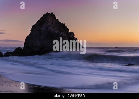 Wrights Beach, Sonoma County, Northern California, Sunset, Coastal waves, Sea rocks, Ocean scenery Stock Photo