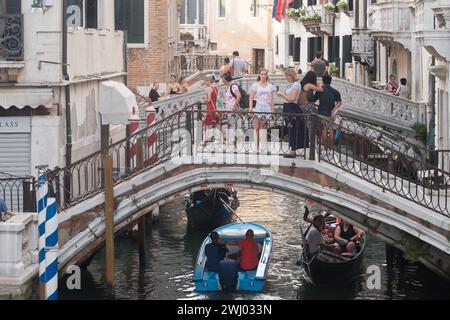 Ponte dei Consorzi and Ponte del Rèmedio upon Rio del Palazzo (della Canonica) in San Marco sestiere in Venice, Veneto, Italy © Wojciech Strozyk / Ala Stock Photo