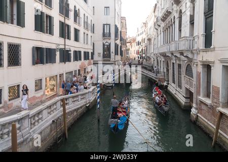 Ponte dei Consorzi and Ponte del Rèmedio upon Rio del Palazzo (della Canonica) in San Marco sestiere in Venice, Veneto, Italy © Wojciech Strozyk / Ala Stock Photo