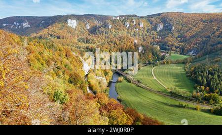 View from the Eichfelsen (Eichfelsen Panorama) into the Danube Valley and Werrenwag Castle Stock Photo