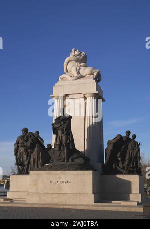 Tisza István monument, Kossuth Lajos ter ( Kossuth Lajos Square), Budapest, Hungary Stock Photo