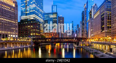 Chicago skyline skyscrapers skyscrapers on the Chicago River bridge panorama at night in the USA Stock Photo