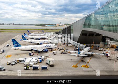 JetBlue aircraft at Terminal B of New York LaGuardia Airport (LGA) in the USA Stock Photo