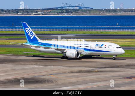 Ana airlines 787 8 hi-res stock photography and images - Alamy